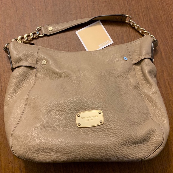 LIKE NEW Michael Kors tan soft leather w/gold bag! - Picture 2 of 8